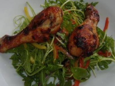 Rezept: Marinierte Hähnchenbollen mit Salat in Zitronen-Wasabi-Vinaigrette Marinierte Hähnchenbollen mit Salat in Zitronen-Wasabi-Vinaigrette - Rezept