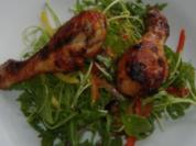 Rezept: Marinierte Hähnchenbollen mit Salat in Zitronen-Wasabi-Vinaigrette Marinierte Hähnchenbollen mit Salat in Zitronen-Wasabi-Vinaigrette - Rezept