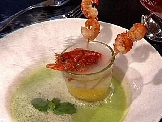 Rezept: Mojito-Erbsensuppe mit kalt geräucherten Flusskrebsen Bild Nr. 9 Mojito-Erbsensuppe mit kalt geräucherten Flusskrebsen - Rezept - Bild Nr. 9