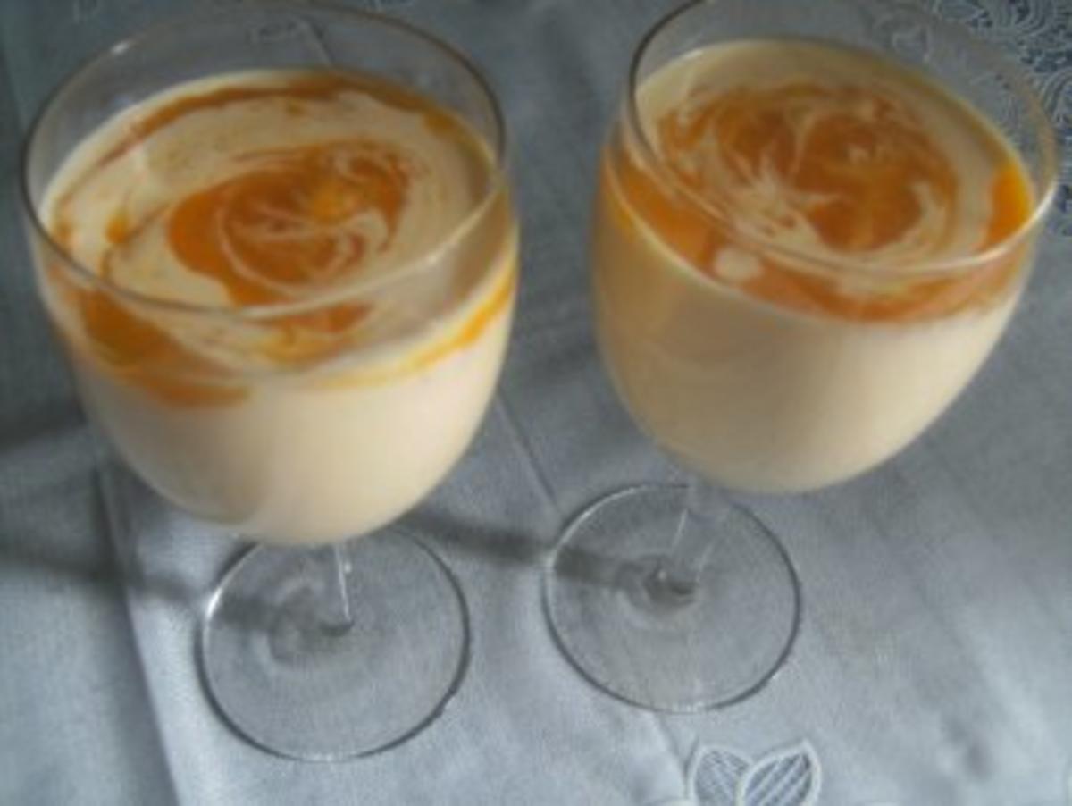 Pfirsich-Mousse auf Quarksahne - Rezept - kochbar.de