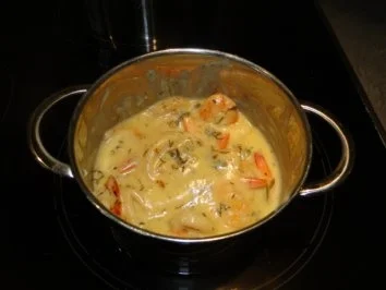 Pangasiusröllchen gefüllt mit Sauerkaut , Scampi-Tintenfischsauce und Pü - Rezept - Bild Nr. 7