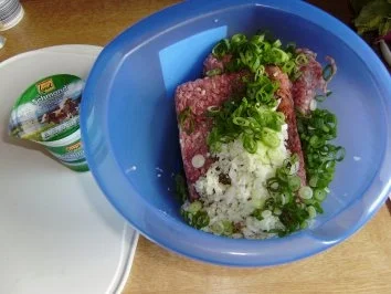 Rezept: Bärbel's Frikadellen mit Frühlingszwiebeln Bild Nr. 3 Bärbel's Frikadellen mit Frühlingszwiebeln - Rezept - Bild Nr. 3