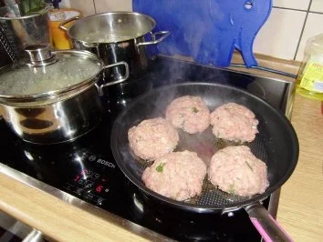 Rezept: Bärbel's Frikadellen mit Frühlingszwiebeln Bild Nr. 5 Bärbel's Frikadellen mit Frühlingszwiebeln - Rezept - Bild Nr. 5