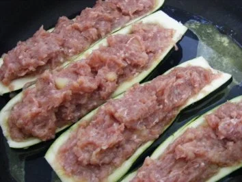 Rezept: Gefüllte Zucchini Bild Nr. 2 Gefüllte Zucchini - Rezept - Bild Nr. 2