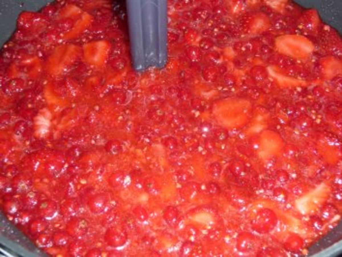 Johannisbeer - Erdbeermarmelade - Rezept - Bild Nr. 2