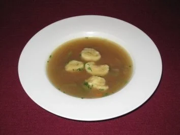 Gemüsebouillon mit Bärlauchnockerln - Rezept
