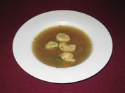 Gemüsebouillon mit Bärlauchnockerln - Rezept