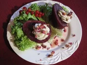 Rezept: Rotweinbirne mit Gorgonzolacreme und Serranoschinken Rotweinbirne mit Gorgonzolacreme und Serranoschinken - Rezept