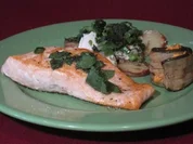 Kartoffelcarpaccio mit lauwarmem Ziegenkäse und Lachsfilet - Rezept