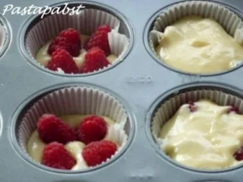 Rezept: Limoncello-Himbeer-Muffins Bild Nr. 2 Limoncello-Himbeer-Muffins - Rezept - Bild Nr. 2