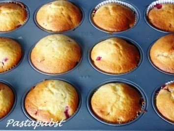 Rezept: Limoncello-Himbeer-Muffins Bild Nr. 3 Limoncello-Himbeer-Muffins - Rezept - Bild Nr. 3