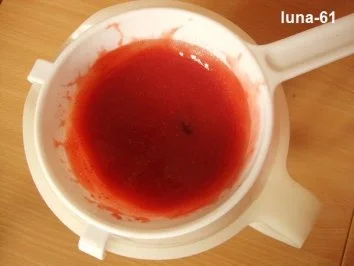 Rezept: ERDBEEREIS AN SCHARFEM COULIS Bild Nr. 11 ERDBEEREIS AN SCHARFEM COULIS - Rezept - Bild Nr. 11