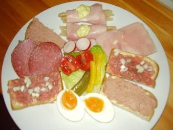 Kleiner "bunter" Teller!      Mein Snack für nen Fußball-/ Fernsehabend - Rezept