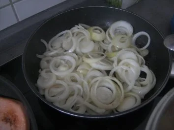 Zwiebelgemüse  auf Leberkäse - Rezept - Bild Nr. 2