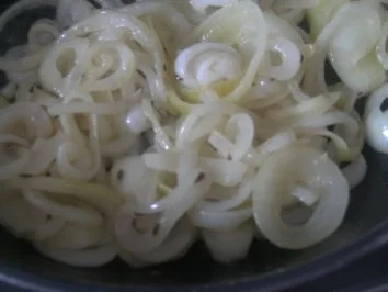 Zwiebelgemüse  auf Leberkäse - Rezept - Bild Nr. 3