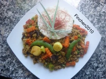 Rezept: Asiatische Curry-Hackpfanne an Duftreis Asiatische Curry-Hackpfanne an Duftreis - Rezept