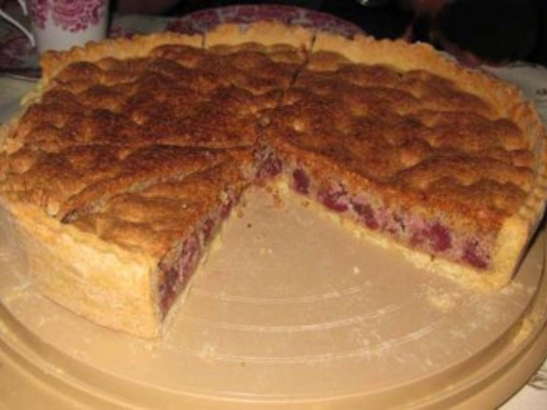 Sauerkirschkuchen mit Mandelguss - einfach - 328 kcal/100g