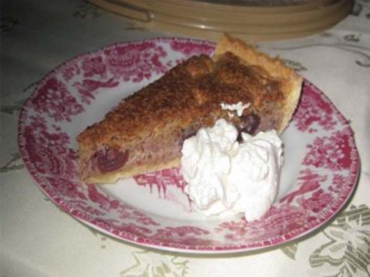 Sauerkirschkuchen mit Mandelguss - einfach - 328 kcal/100g