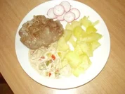 Hacksteak (Frikadelle) mit Paprika - Zwiebelsahnesoße und Pellkartoffel - Rezept