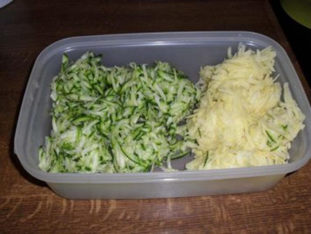 Zucchini-Kartoffelkuchen mit Katenschinken und Kräutern - Rezept - Bild Nr. 5