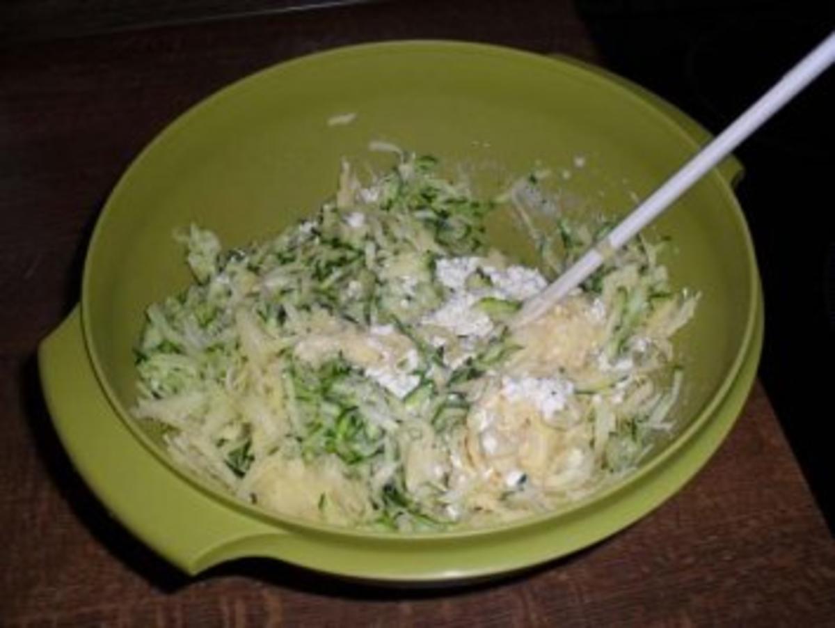 Zucchini-Kartoffelkuchen mit Katenschinken und Kräutern - Rezept - Bild Nr. 7