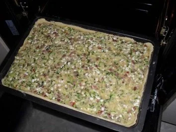 Rezept: Zucchini-Kartoffelkuchen mit Katenschinken und Kräutern Bild Nr. 9 Zucchini-Kartoffelkuchen mit Katenschinken und Kräutern - Rezept - Bild Nr. 9