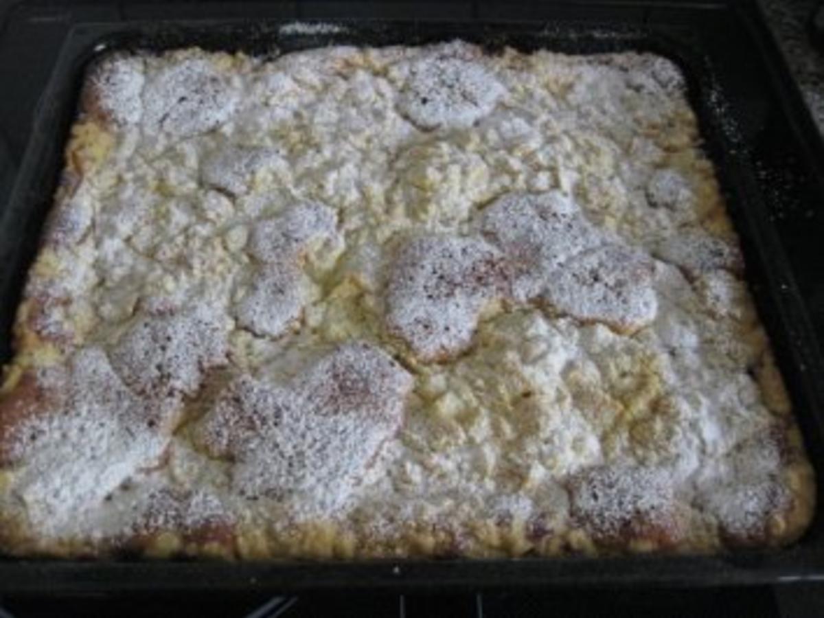 Gabi&amp;#39;s Kirsch-Pudding-Streusel-Schnitten - Rezept - kochbar.de