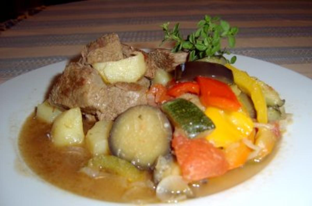 Ragout aus Lamm-, Rindfleisch und Kartoffeln mit Ratatouilles - Rezept