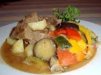 Ragout aus Lamm-, Rindfleisch und Kartoffeln mit Ratatouilles - Rezept