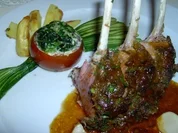 Lammkarree mit Steinpilzkruste und gefüllten Tomaten - Rezept