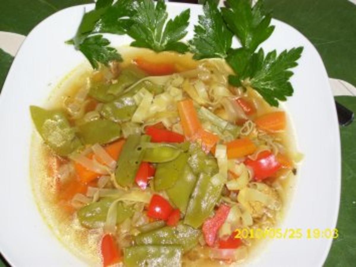 Suppe : Asiatische Köstlichkeit mit frischem Gemüse als Eintopf - Rezept - Bild Nr. 3