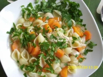 Rezept: Suppe : Gesundheits´ süppchen vom Huhn, und alles wird gut ! Bild Nr. 2 Suppe : Gesundheits´ süppchen vom Huhn, und alles wird gut ! - Rezept - Bild Nr. 2