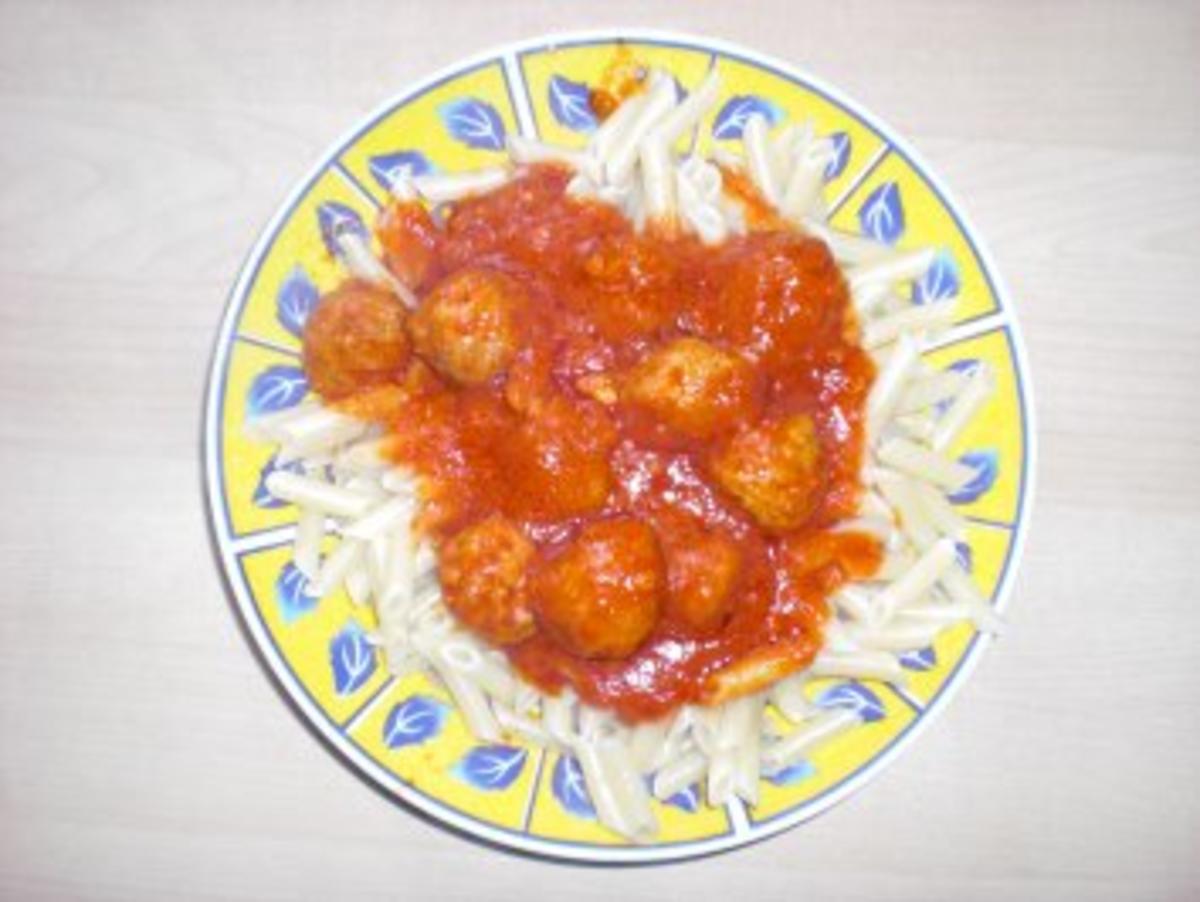 Nudeln in Tomatensauce mit Hackbällchen - Rezept - Bild Nr. 2