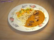 Spaghetti "Alfredo" mit Hähnchenbrustfilet in Italienische Tomaten-Kräutersoße - Rezept