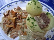 Knödel mit Rinderhack gefüllt - Rezept
