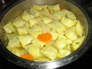 Rezept: Maultaschensüppchen mit Gemüseeinlage Bild Nr. 3 Maultaschensüppchen mit Gemüseeinlage - Rezept - Bild Nr. 3