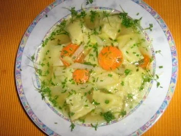 Rezept: Maultaschensüppchen mit Gemüseeinlage Bild Nr. 4 Maultaschensüppchen mit Gemüseeinlage - Rezept - Bild Nr. 4