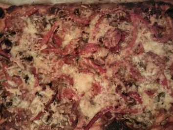 Rezept: Champignon-Salami-Pizza Bild Nr. 2 Champignon-Salami-Pizza - Rezept - Bild Nr. 2