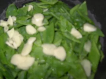 Rezept: Gepfefferte Hähnchenbrüste mit selbstgemachter Tagiatelle und Zuckerschoten Bild Nr. 6 Gepfefferte Hähnchenbrüste mit selbstgemachter Tagiatelle und Zuckerschoten - Rezept - Bild Nr. 6