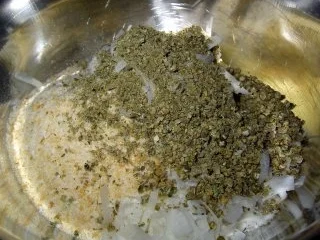 Rezept: Gepfefferte Hähnchenbrüste mit selbstgemachter Tagiatelle und Zuckerschoten Bild Nr. 3 Gepfefferte Hähnchenbrüste mit selbstgemachter Tagiatelle und Zuckerschoten - Rezept - Bild Nr. 3