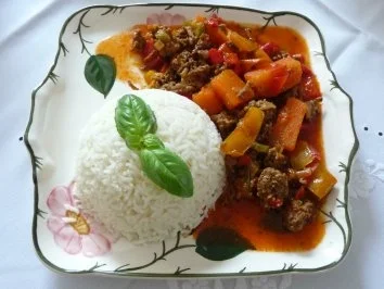 Rezept: Hackfleisch : Gemüsebolognese an Reis Hackfleisch : Gemüsebolognese an Reis - Rezept