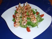 Feldsalat mit Garnelenspieße - Rezept