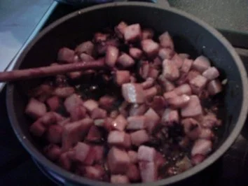 Wurstgulasch mit Rotkohl und Salzkartoffeln  - für das ganz schnelle Mittagsmahl - Rezept - Bild Nr. 2