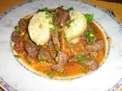 Rehragout mit Pfifferlingen an Semmelknödel - Rezept