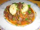 Rehragout mit Pfifferlingen an Semmelknödel - Rezept