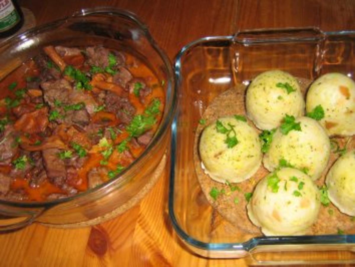 Rehragout mit Pfifferlingen an Semmelknödel - Rezept - Bild Nr. 7