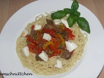 Rezept: Spaghetti mit Rindfleisch und Paprikasoße Spaghetti mit Rindfleisch und Paprikasoße - Rezept