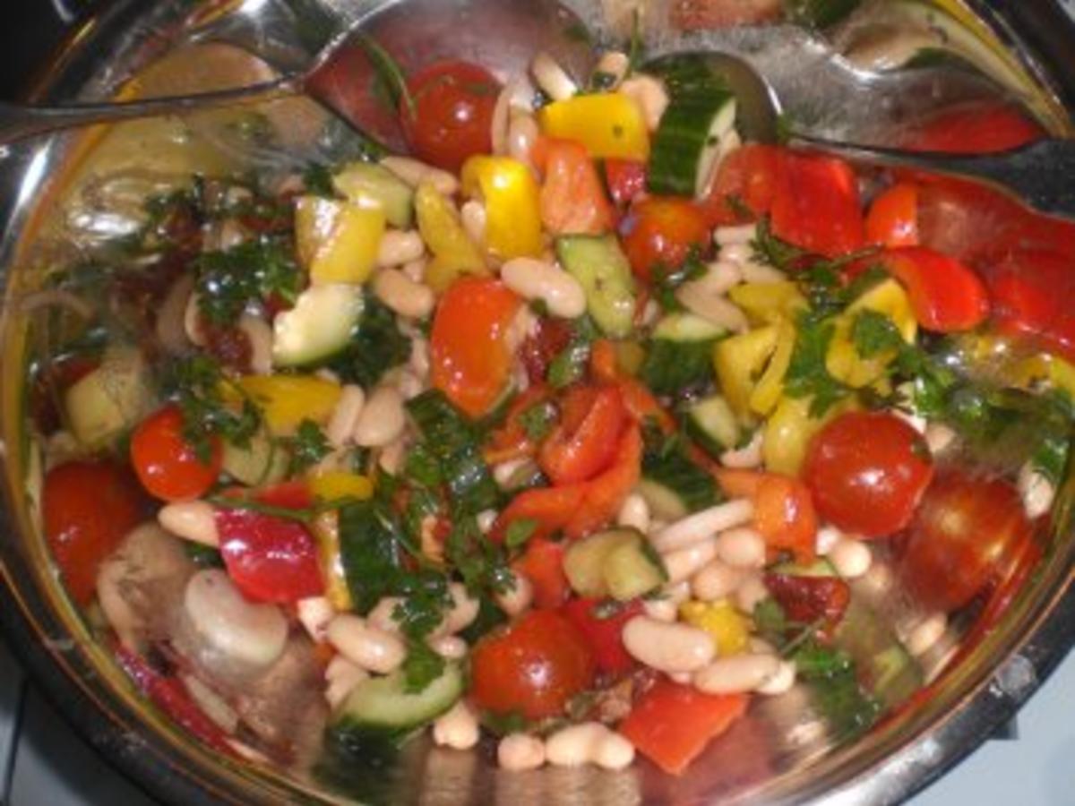 Weiße Bohnen Salat mit getrockneten Tomaten - Rezept - kochbar.de