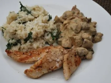 Hähnchenbruststreifen mit Champignon-Gorgonzola-Rahm und Risotto - Rezept