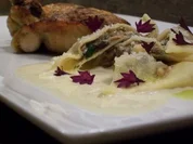 Estragon-Maispoularde zu Edelpilzravioli an einer Beurre blanc - Rezept